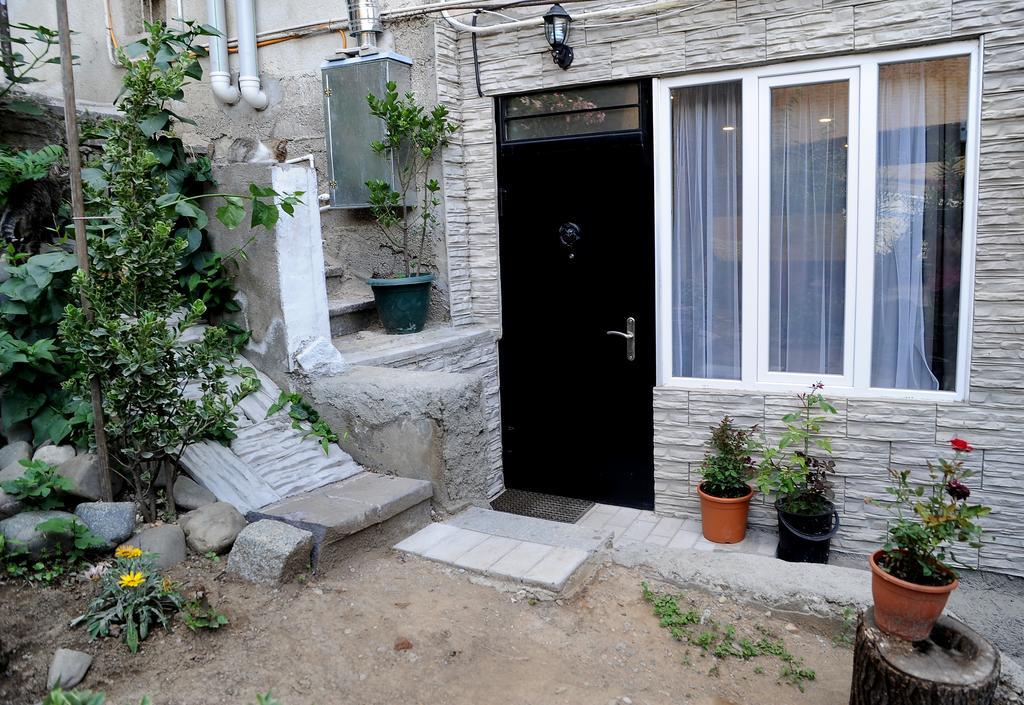 Old Vera Apartment Tbilisi Exterior photo